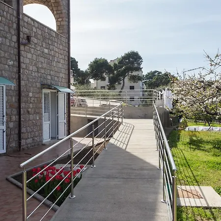 Maison d'hôtes Eight Roses 3*